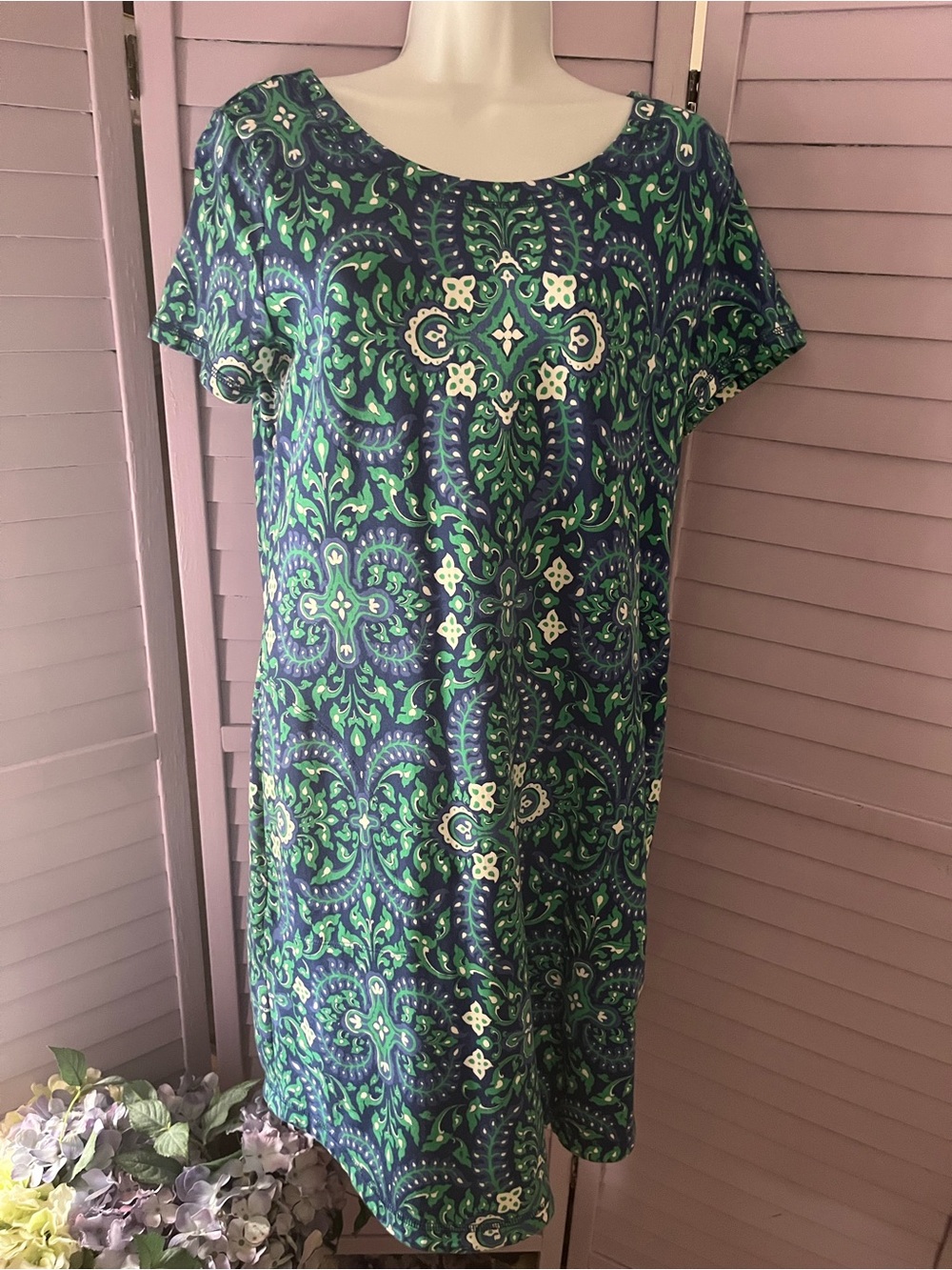 T by Talbots Women’s Green & Navy Printed Shift Dress with curved bottom hem